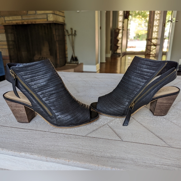 Bella-Vita Kalista Leather Peeptoe Zippered Boots - Picture 2 of 9